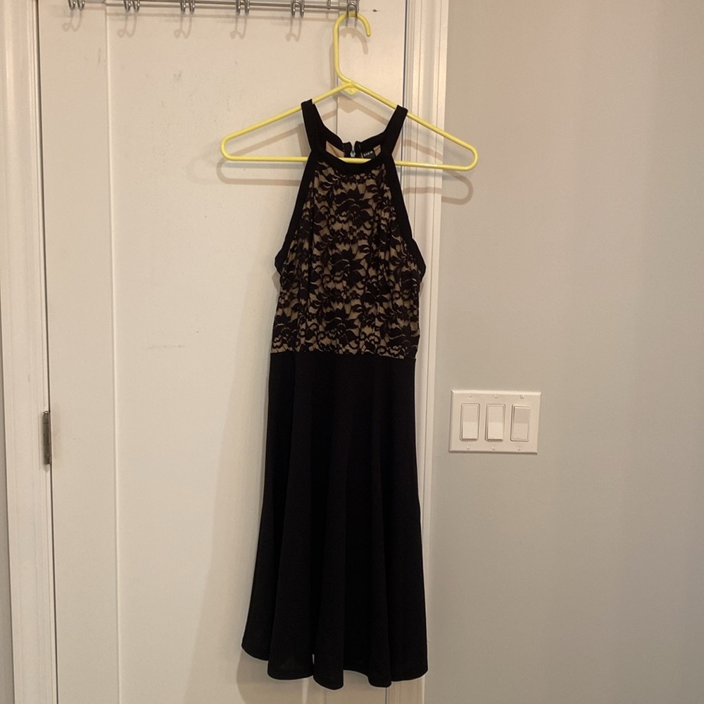 Lace solid detail dress